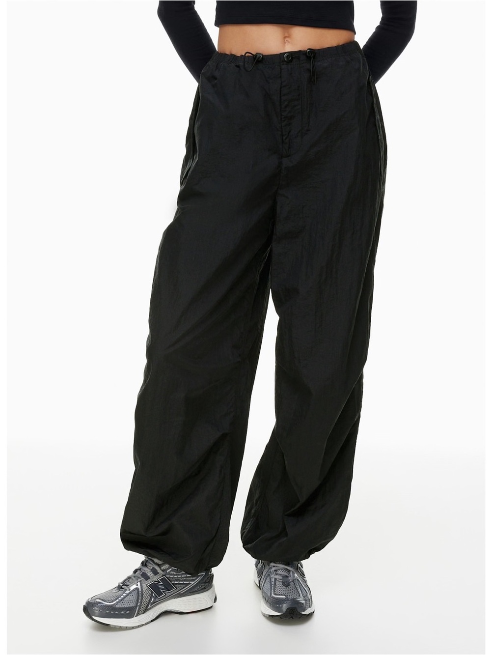 Aritzia‎ TNA Aviator Mid-Rise Nylon Parachute Pant in Black